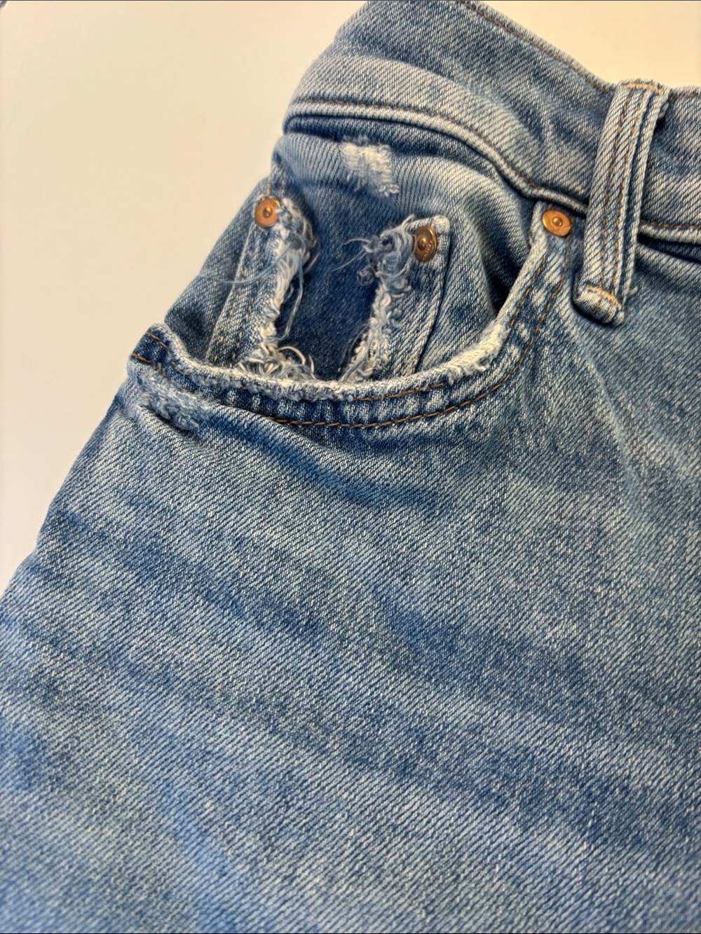 MOTHER Light Blue Denim Jeans -479sku - Picture 5 of 12